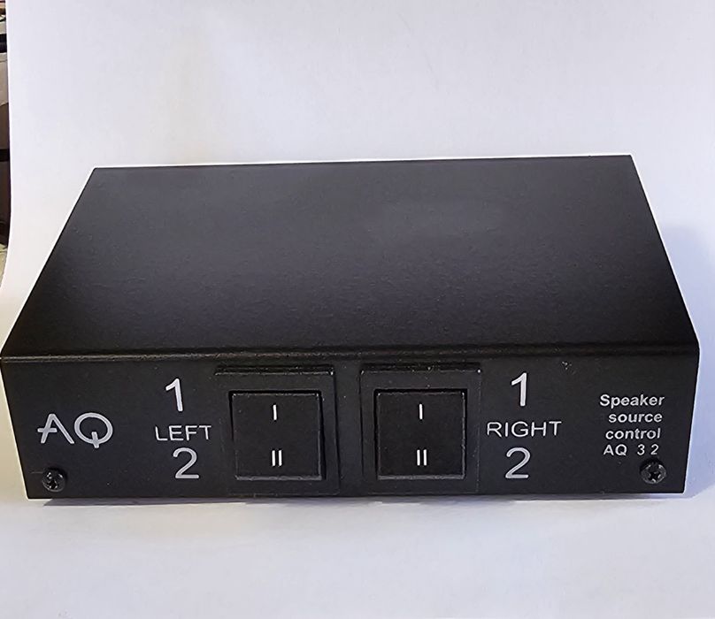 Przełącznik dwa wzmacniacze lub amplitunery do jednej pary kolumn AQ32