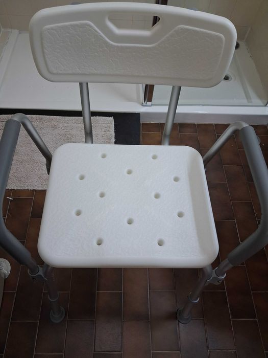 Cadeira de banho com braços