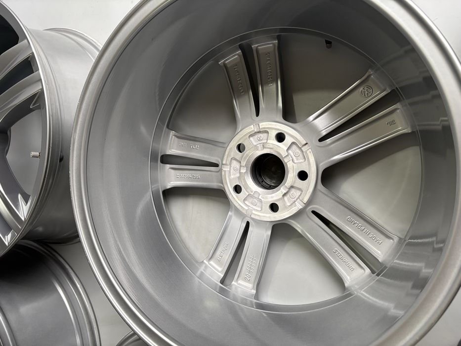 диски VW R-line R18 7Jx18H2 ET44 ЦО 57.1 Tiguan