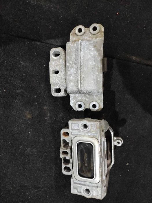 Подушка двигателя кронштейн Golf 5