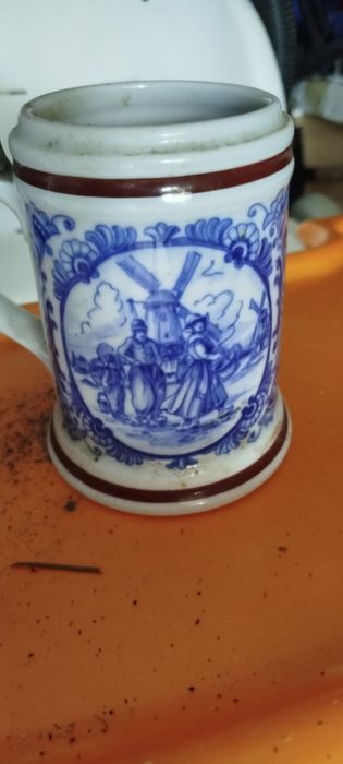 Pote em loiça alemã