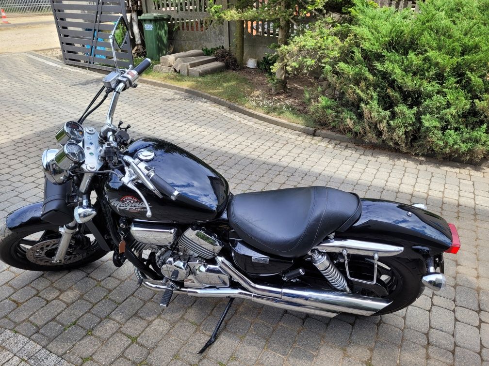 Honda Magna 750 RC43