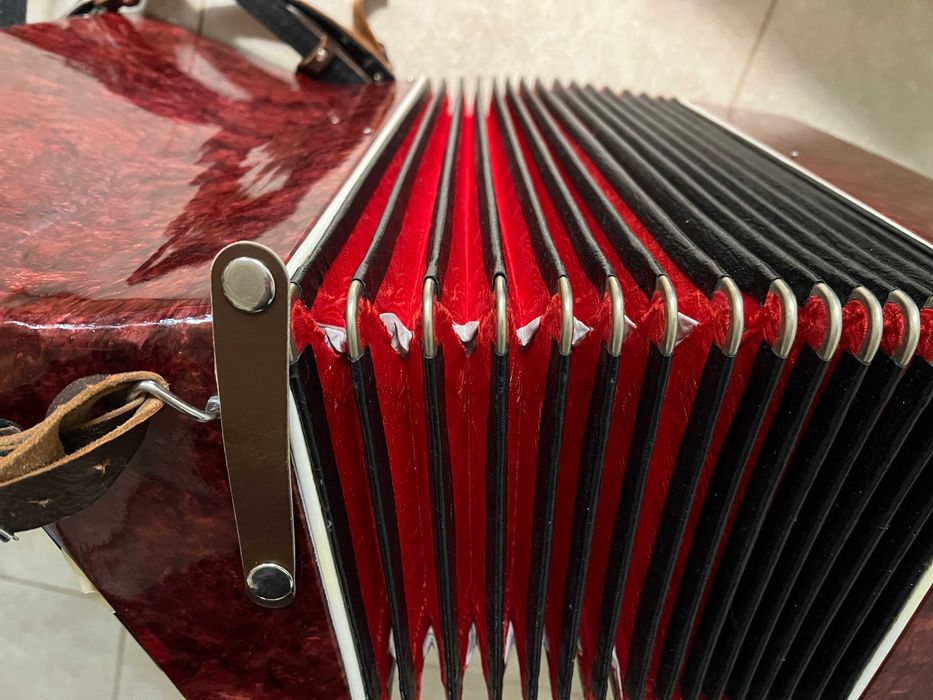 Терміново продам свій акордеон Hohner Verdi IA Piano відмінн стан