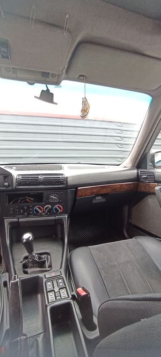 Автомобіль BMW на повному ходу!