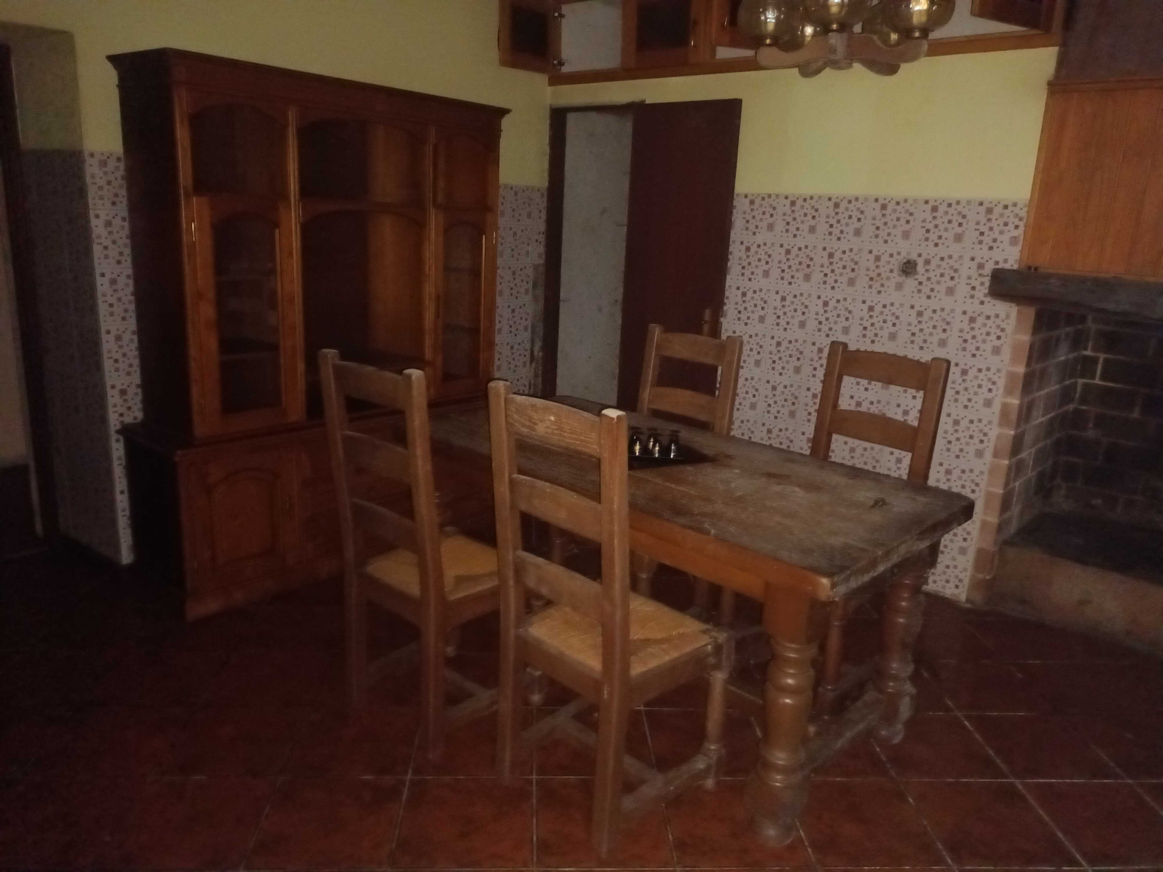 Mobília usada de sala e cozinha
