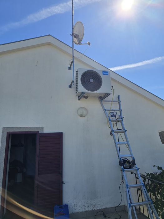 Técnico de ar condicionado quente e frio
