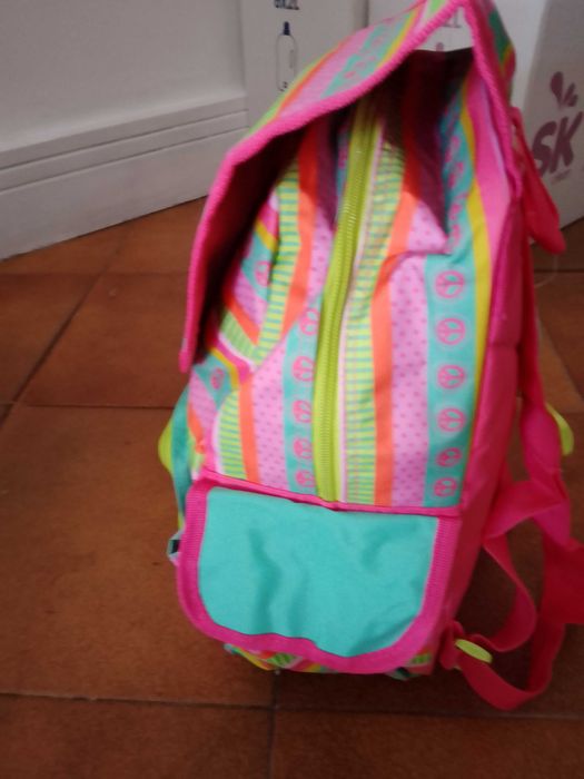 Marca NICI. Nova com etiqueta. Mochila grande para escola