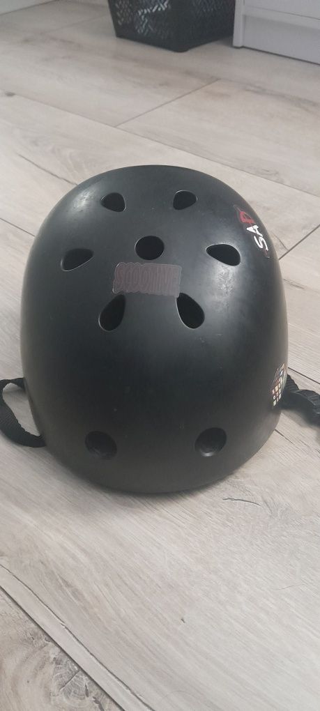 Kask czarny firmy pb