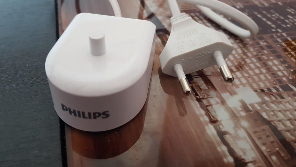 Зарядное устройство для электрической зубной щетки Philips  HX6100