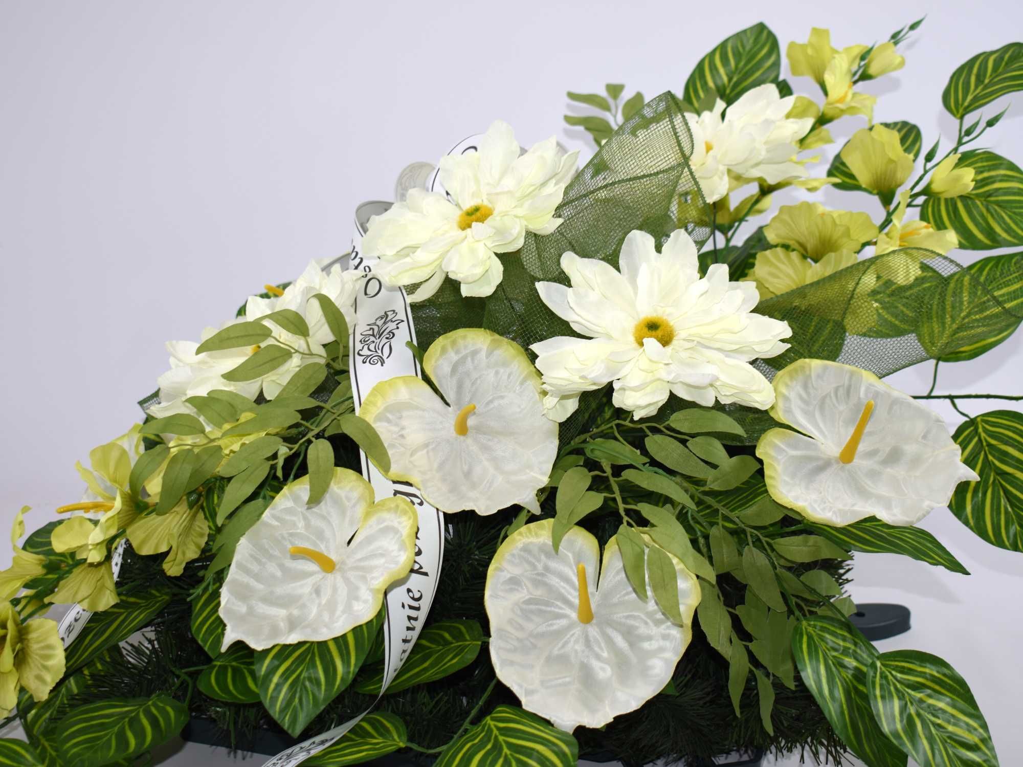 Długa Wiązanka na grób Wieniec pogrzebowy jasne sztuczne kwiaty