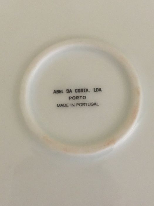 Taça porcelana - motivo floral - Abel da Costa, Lda.