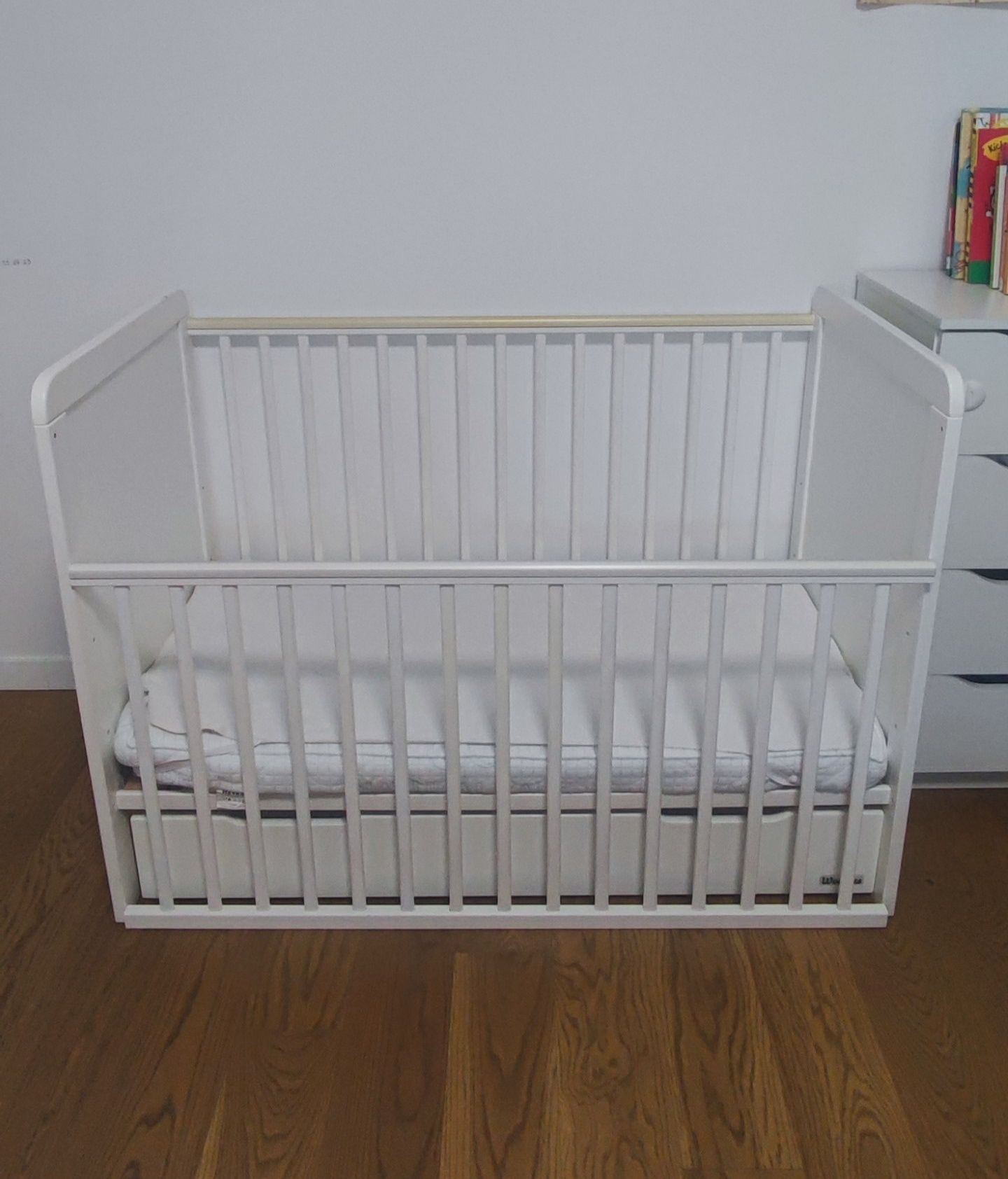 Łóżeczko Woodies Country Cot 120x60 z materacem kokosowym