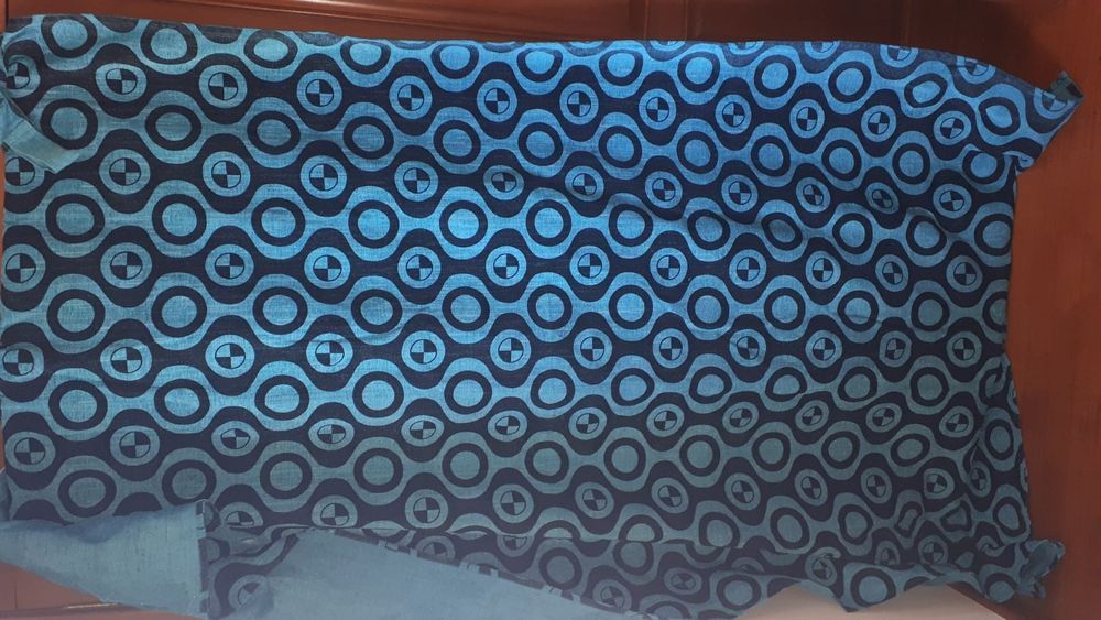 Cortinados azuis opacos