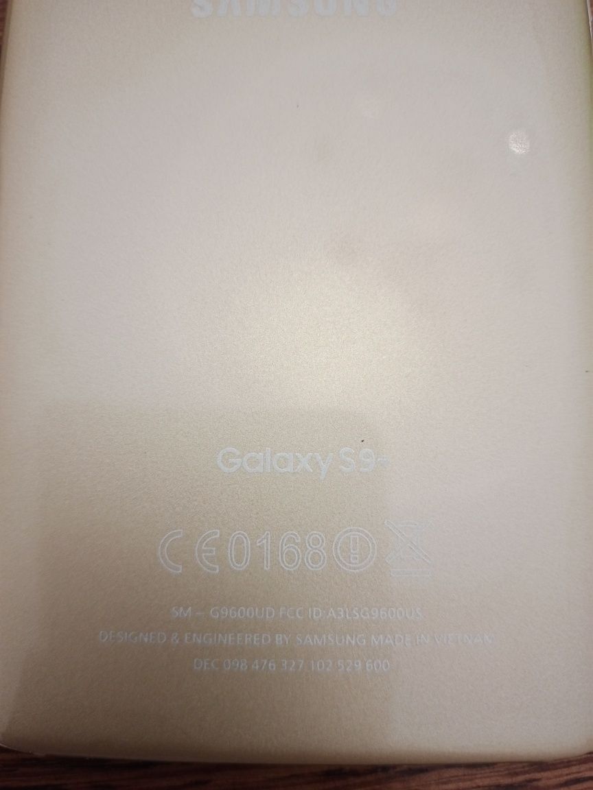 Телефон самсунг S9+