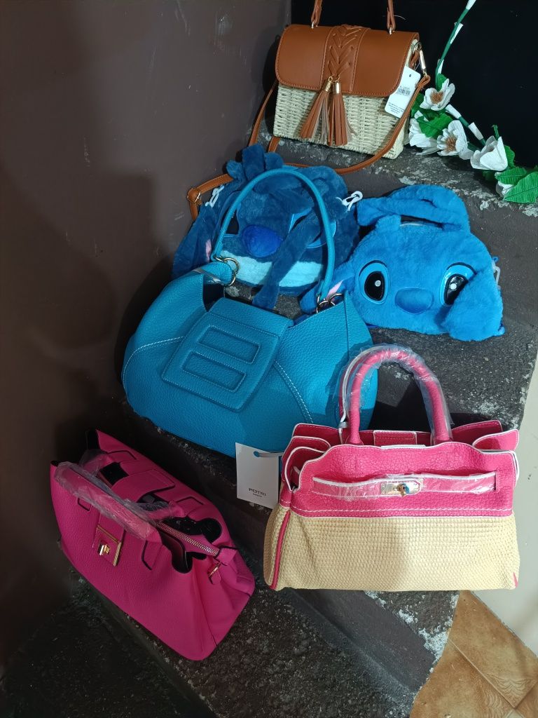 Conjunto de malas de criança e adulto