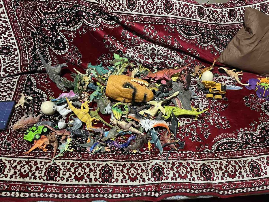 Коробка игрушек динозавров