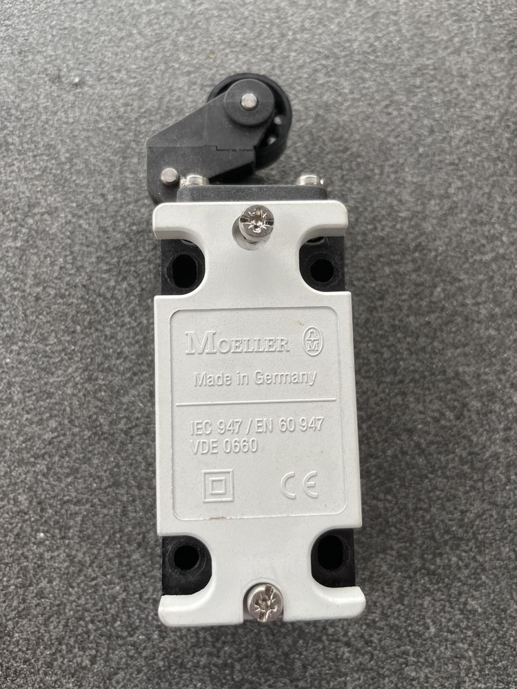 Łącznik krańcowy rolka 1Z 1R AT4/11-S/I/AR 085925 MOELLER