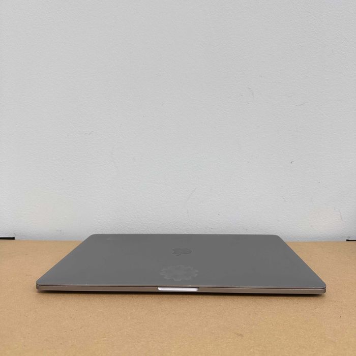 MacBook Pro 15 2017 { i7 | 16gb | 512 ssd | AMD 555x-2gb} 82910SV