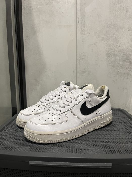 Buty tenisówki sneakers damskie białe czarne Nike Air Force 1 07 /40.5
