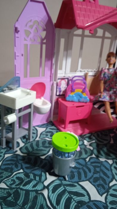 Domek przenośny składany dla lalki barbi