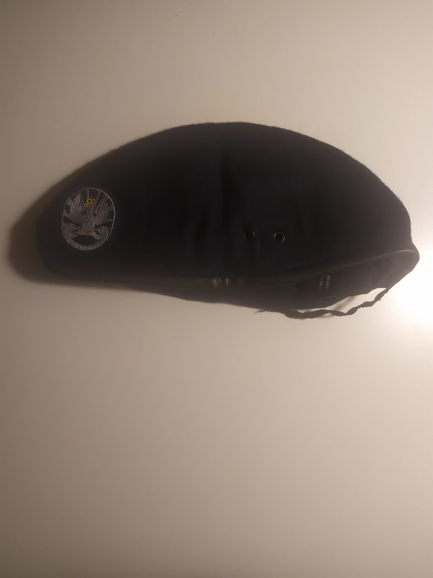.Beret wojskowy.