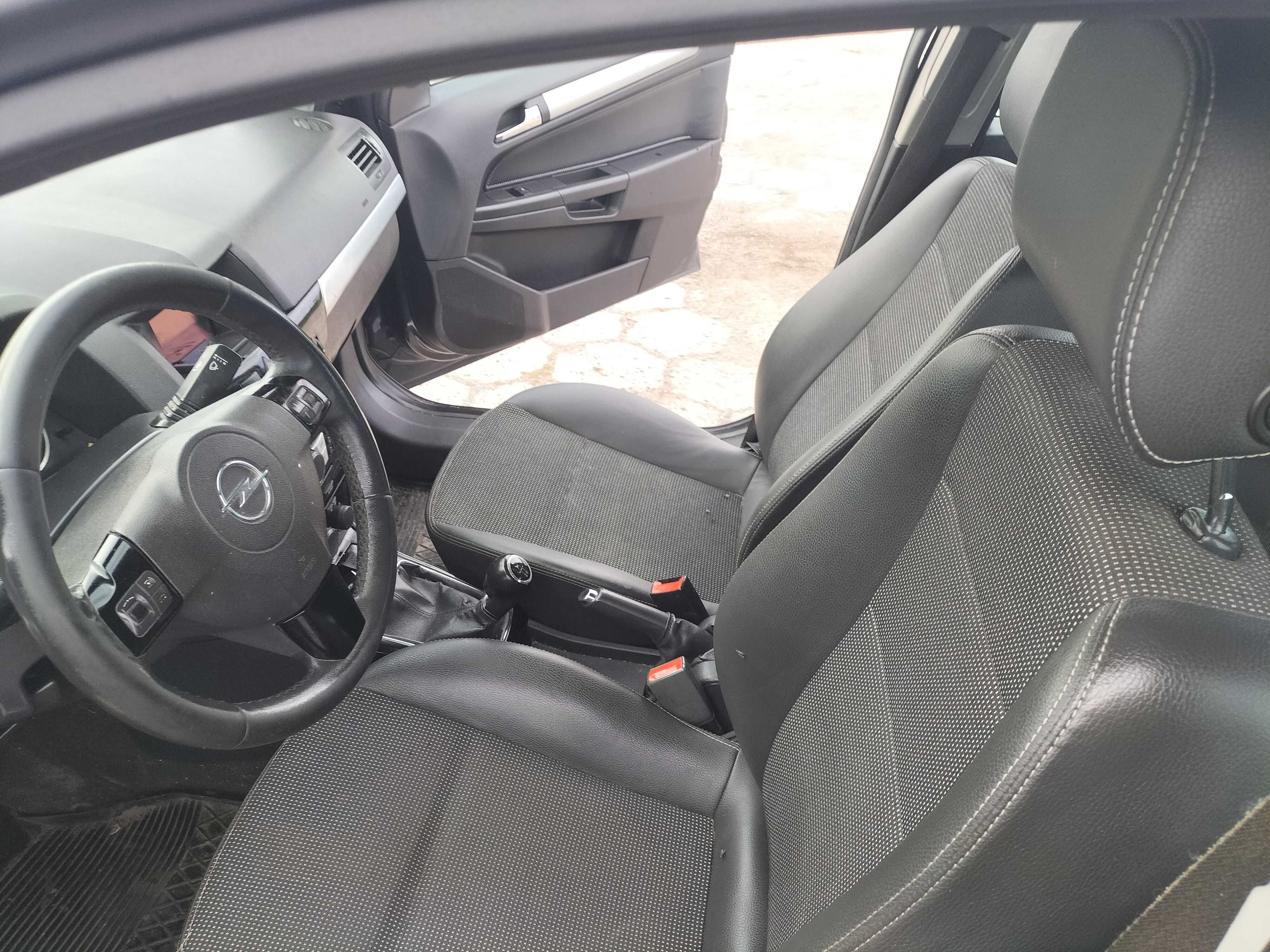 Opel Astra  H  1,4 90 KM nowe opony