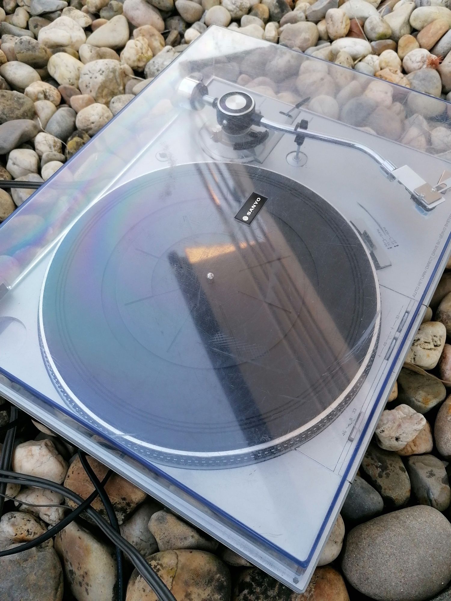 Gira-discos Sanyo TP30