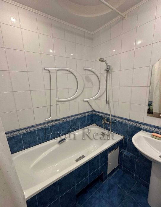 Продаж 2 кімн. квартири за адресою Смілянська 10/31 Волинська