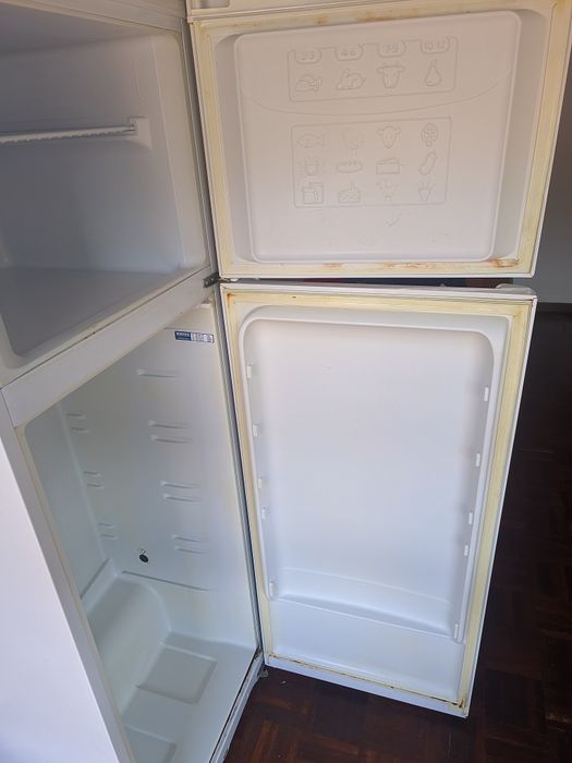 Frigorífico Indesit 318L