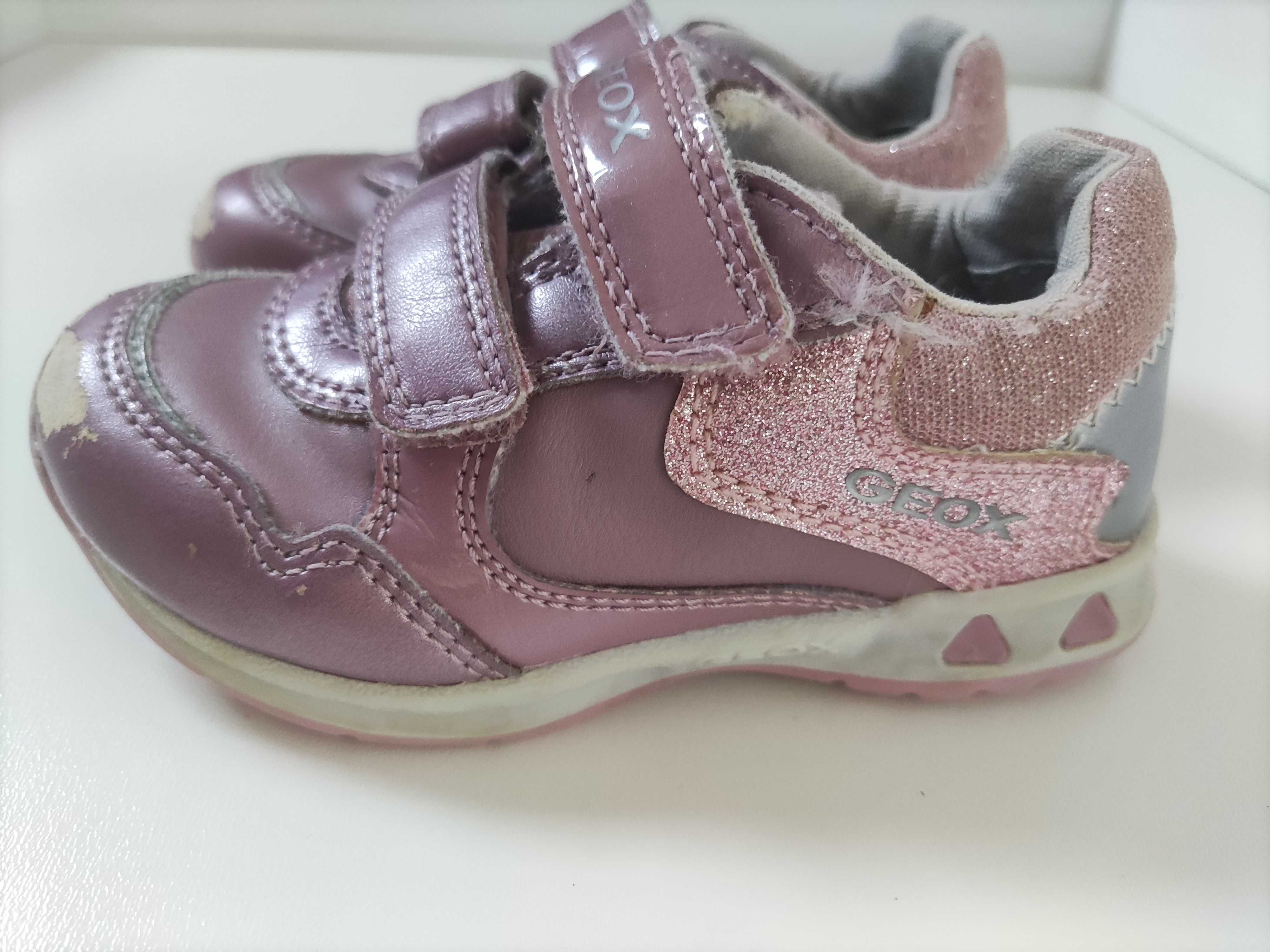 Sapatilhas e sapatos criança