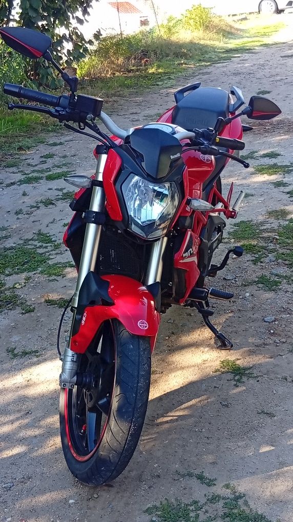 Mota Benelli bn 125 com 19 mil e tal kilometros está como nova mesmo