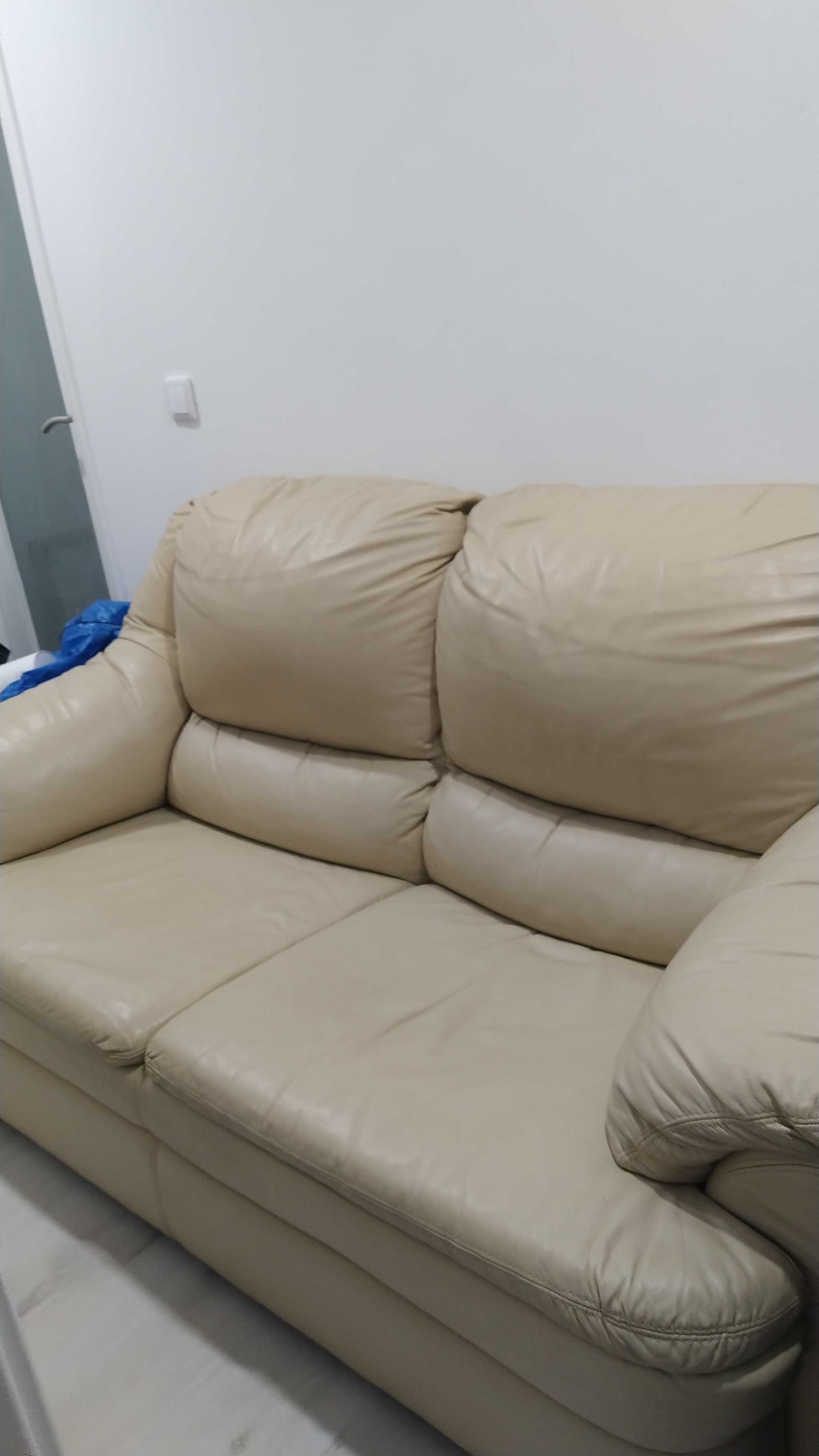 Sofá em pele genuína bege