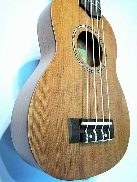 Mellow UKS-AMH solid top - elektroakustyczne ukulele sopranowe UKS AMH