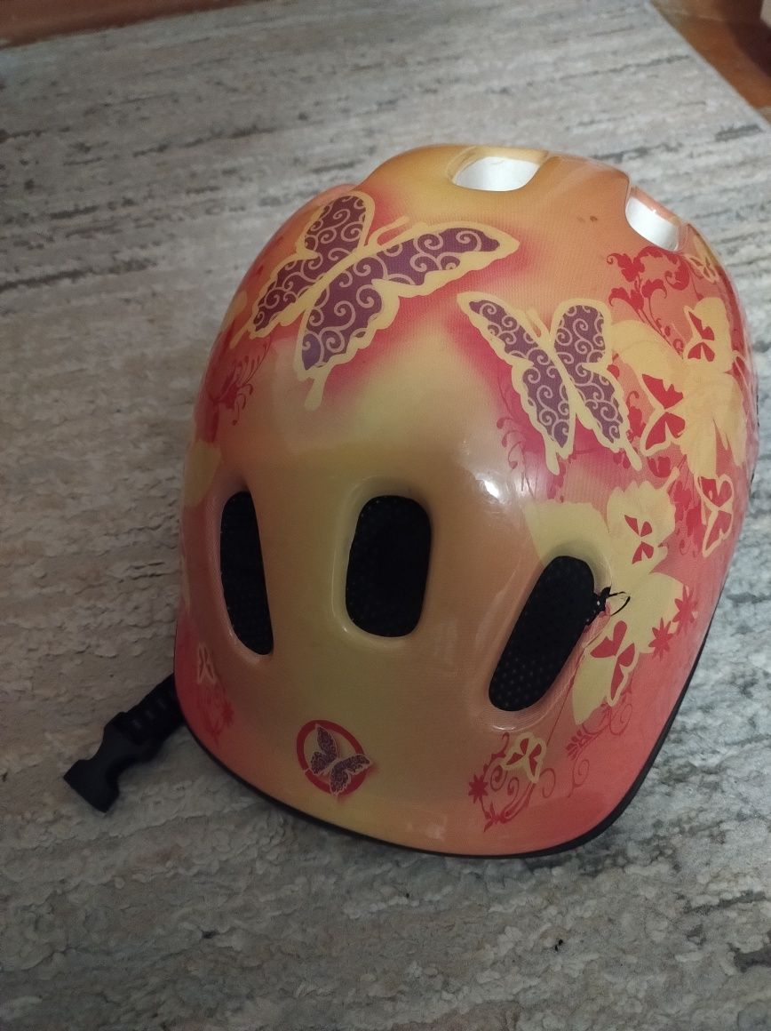Rower różowy dla dziewczynki Btwin 500 Decathlonu kółka boczne, kask