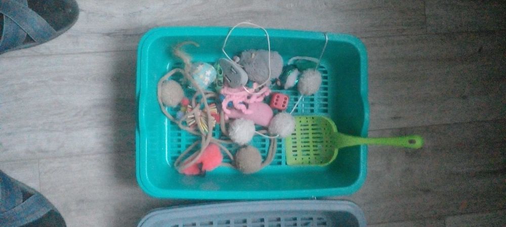 Продам игровой комплекс с домиком для котят.