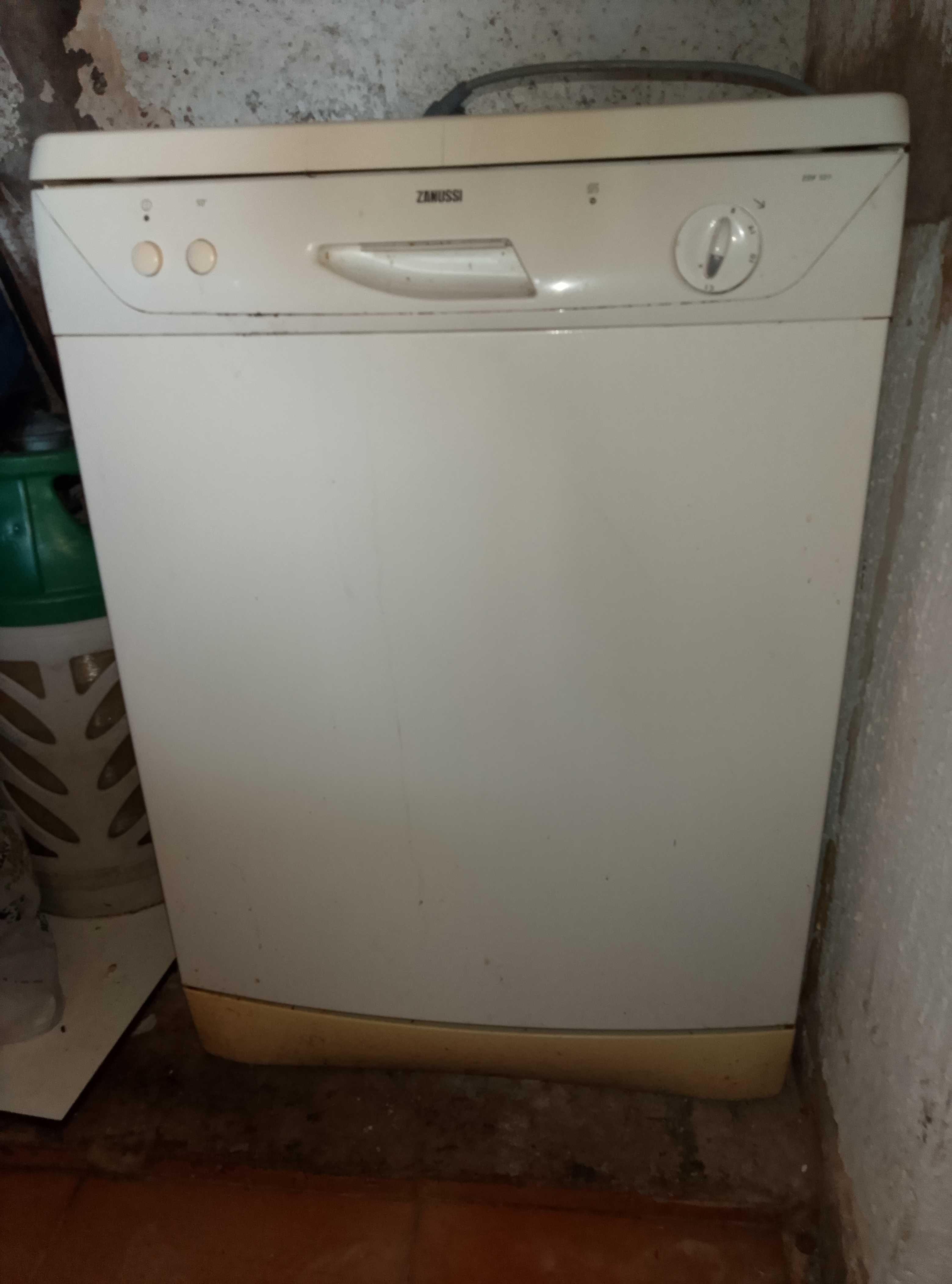 Maquina de lavar loiça e microondas