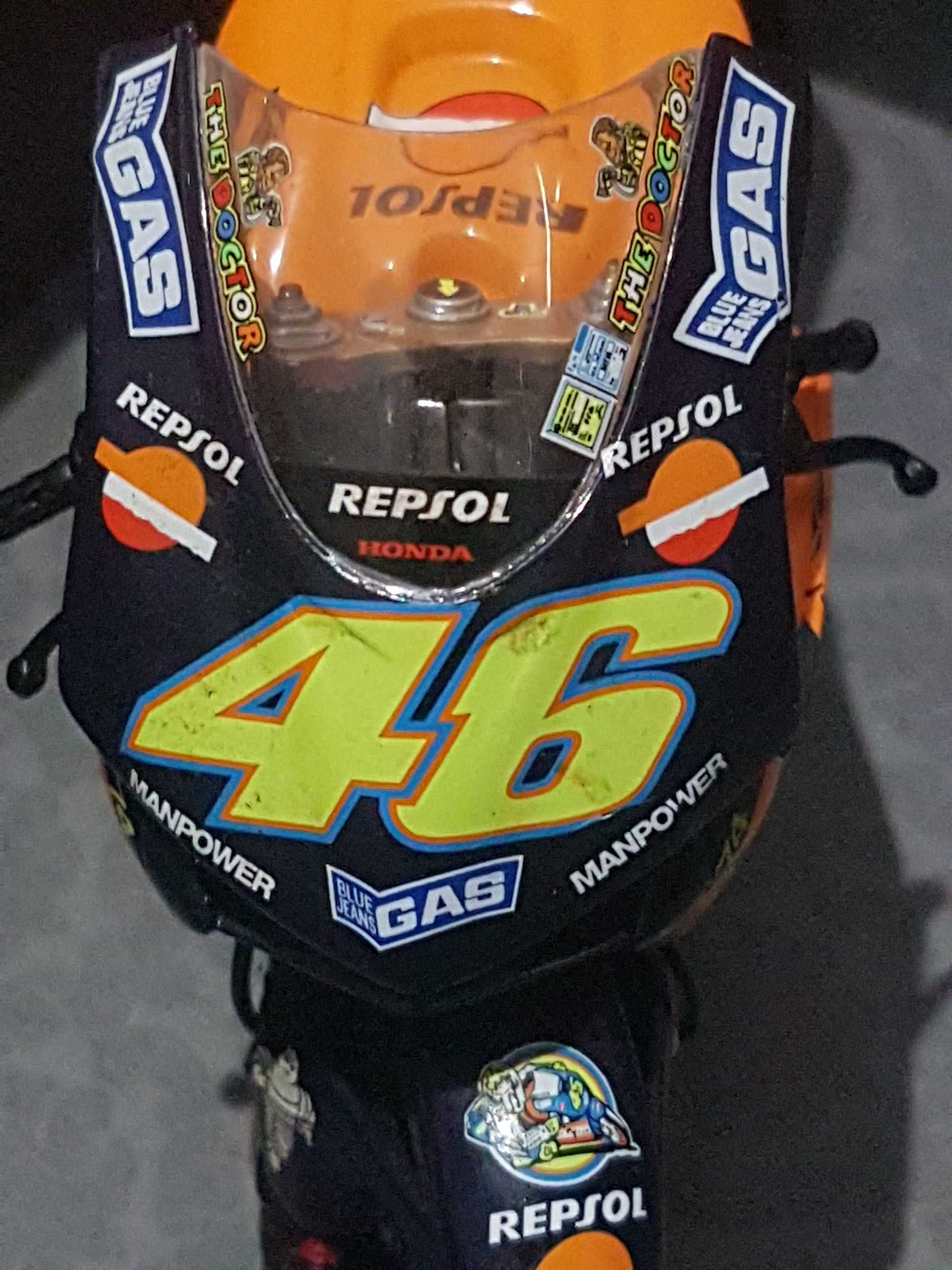 Valentino Rossi 46 Honda Repsol RC 211 V