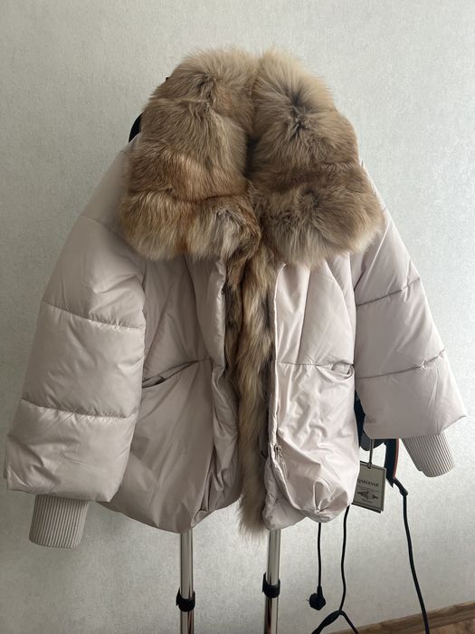 Новенька куртка з натуральним хутром. Розмір М