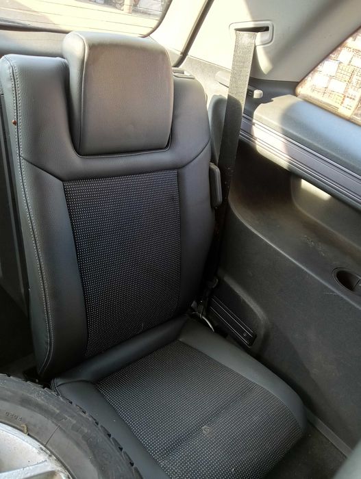 Opel Zafira B- Części - Drzwi / maska / błotnik / klapa / lampa / inne