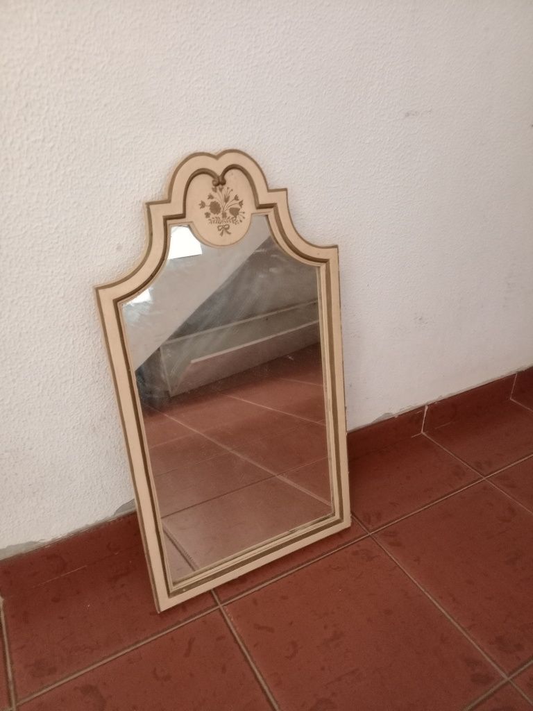 Espelho com moldura