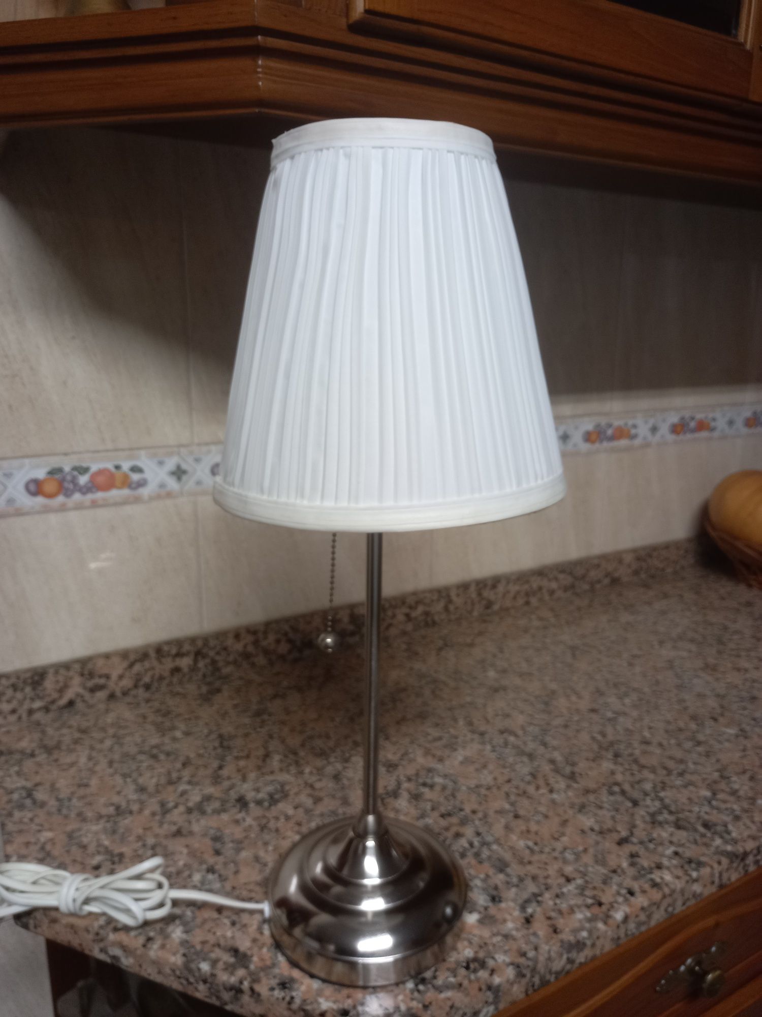 Candeeiro de mesa Ikea modelo Arstid