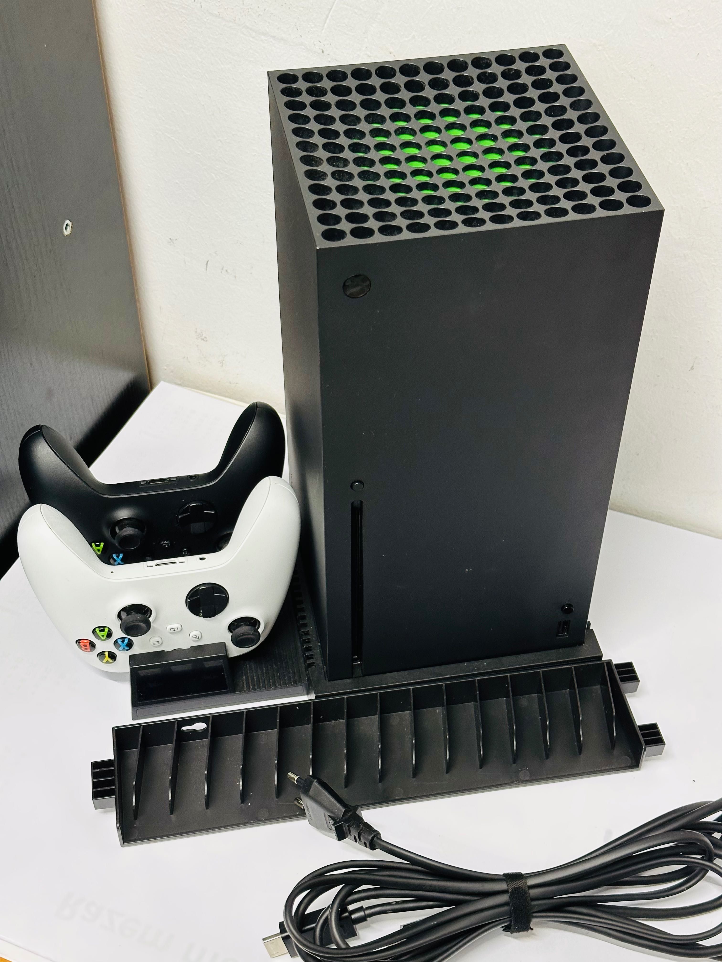 Konsola X Box Series X 1TB + 2 pady + stacja dokująca Stan idealny!