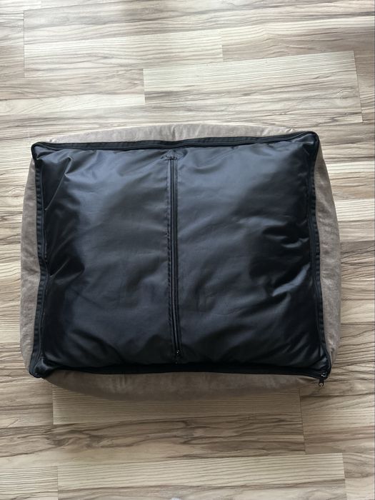 Лежанка для собак та котів