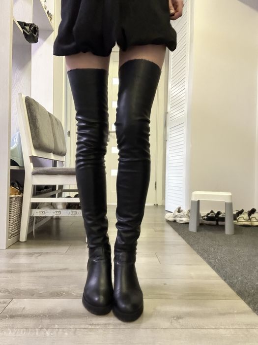 Чоботи дуже високі шкіряні 41