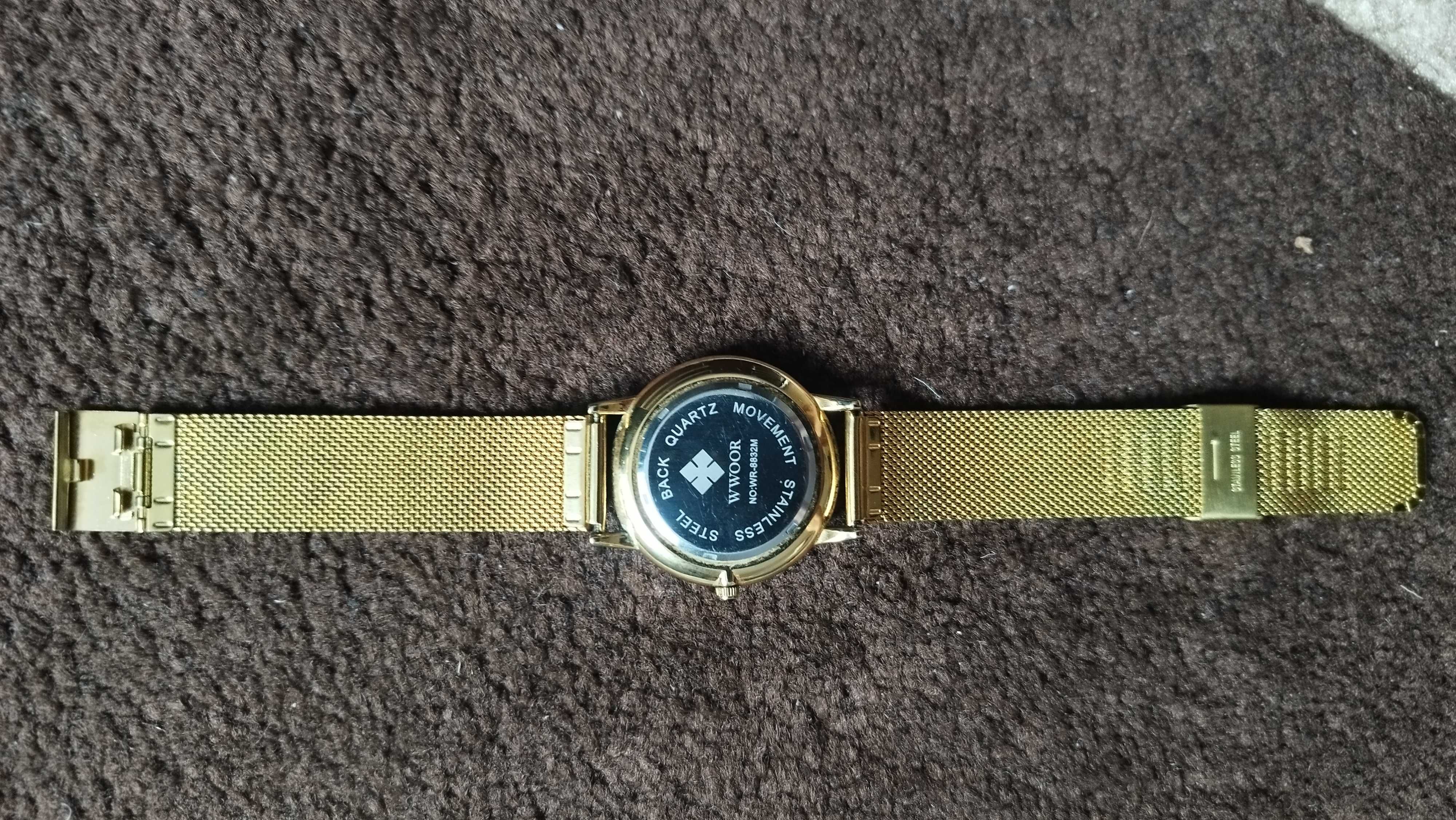 Zegarek Wwoor w kolorze złotym