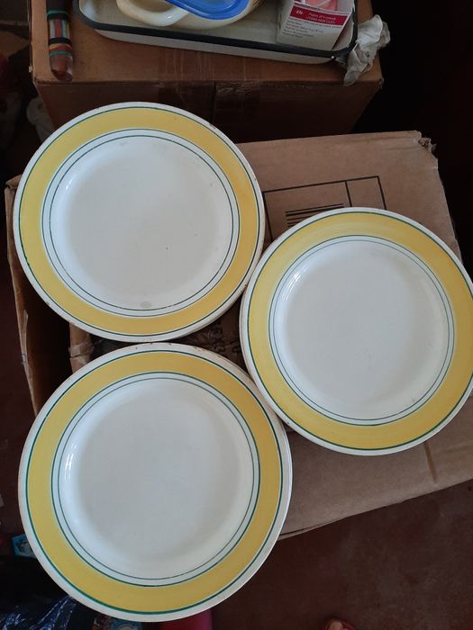 Тарелки мелкие Буды