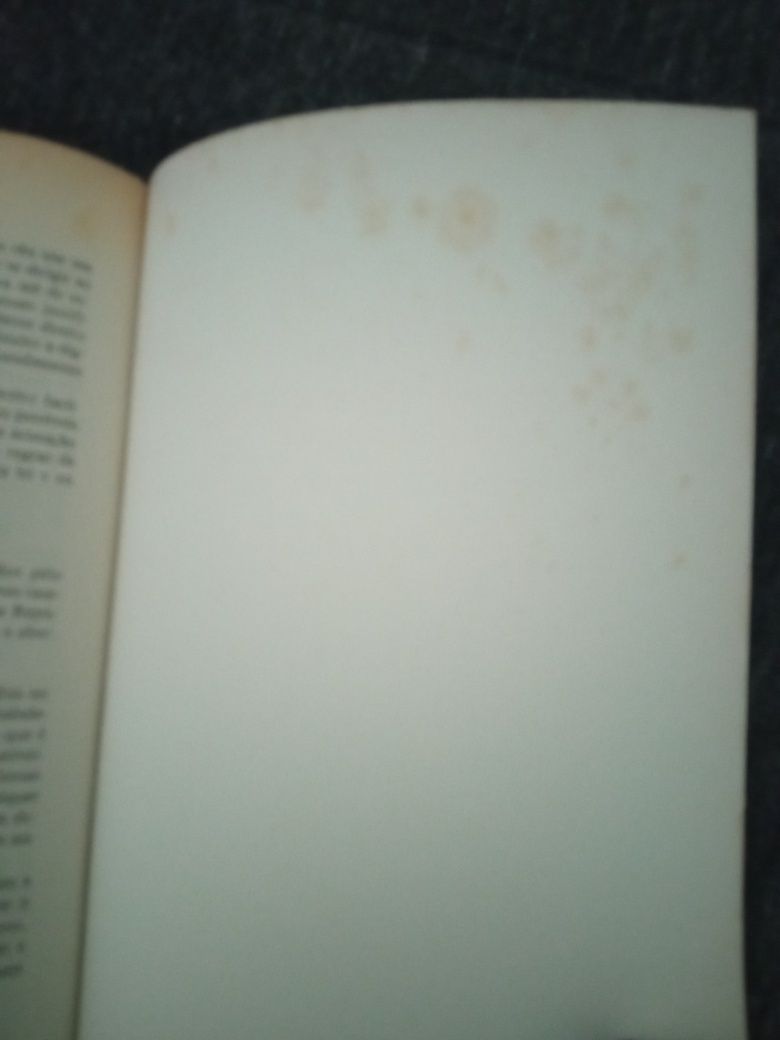 Livro "Acusação e Defesa em Monsanto"Vintage