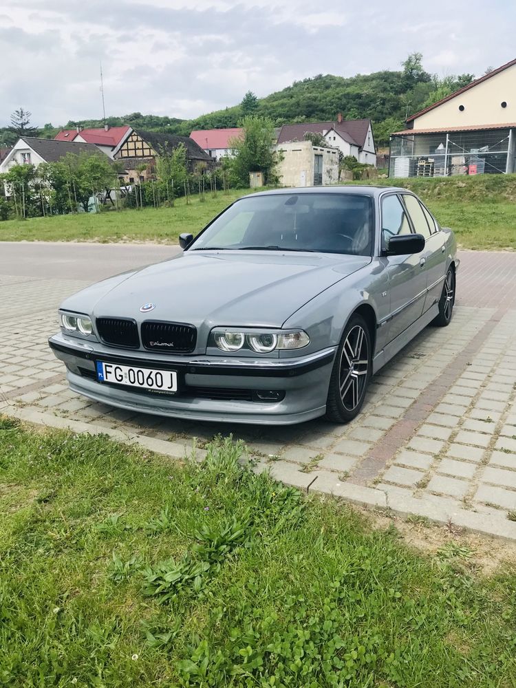 Sprzedam bmw e38 po lifcie. Stan bardzo dobry