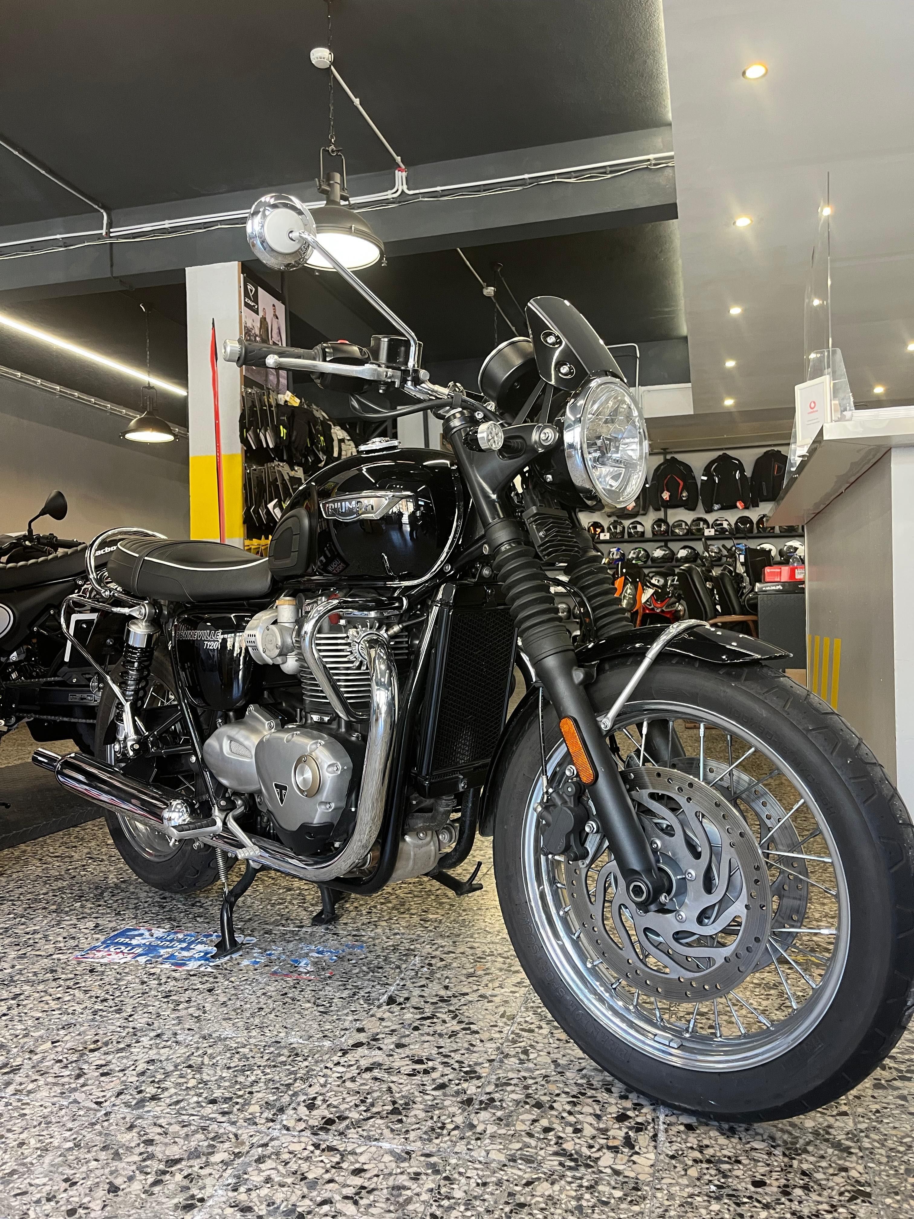 Triumph Bonneville T 120 Intemporal e Distinta Segura e Fiável