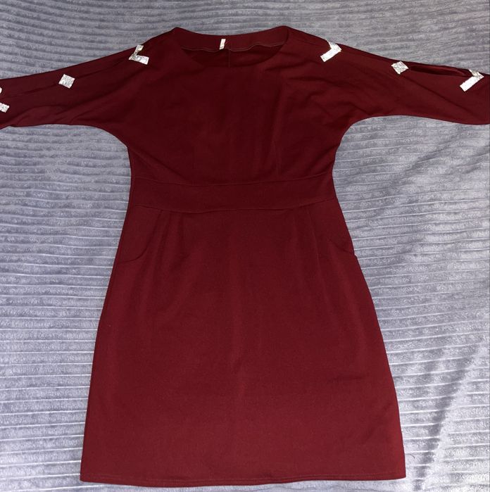 Жіноча сукня бордового кольору